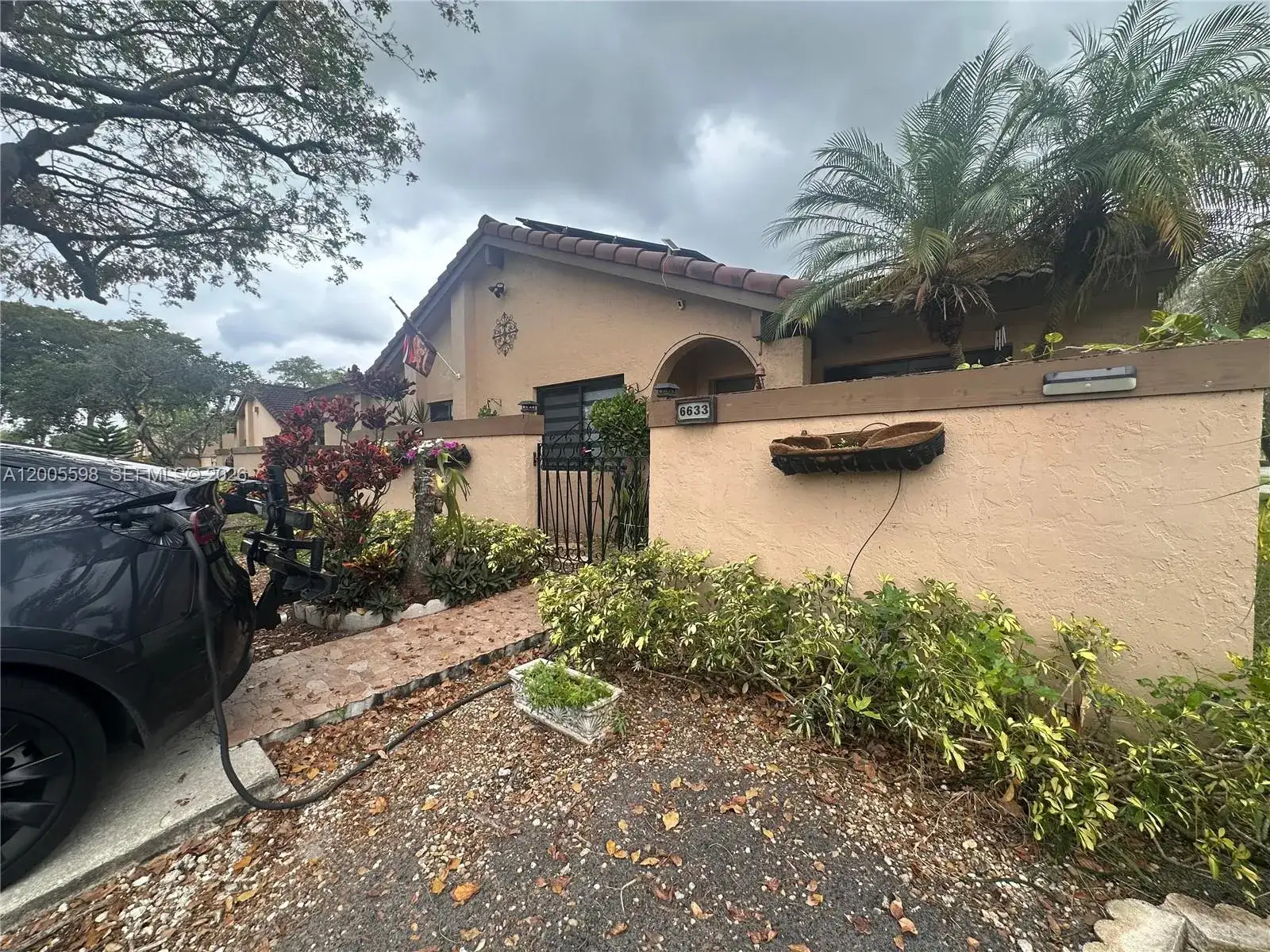 6633 NW 178th Ter, Hialeah FL 33015 photo 2