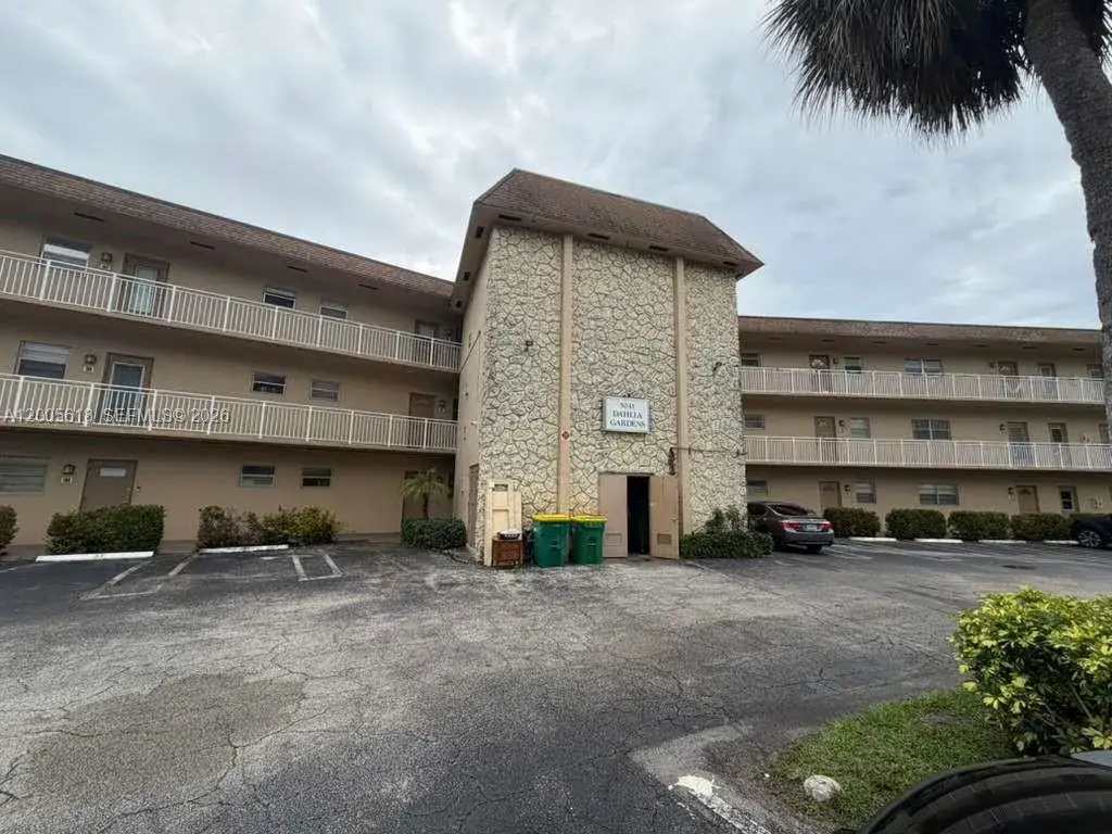 5041 W Oakland Park Blvd # 110, Lauderdale Lakes FL 33313