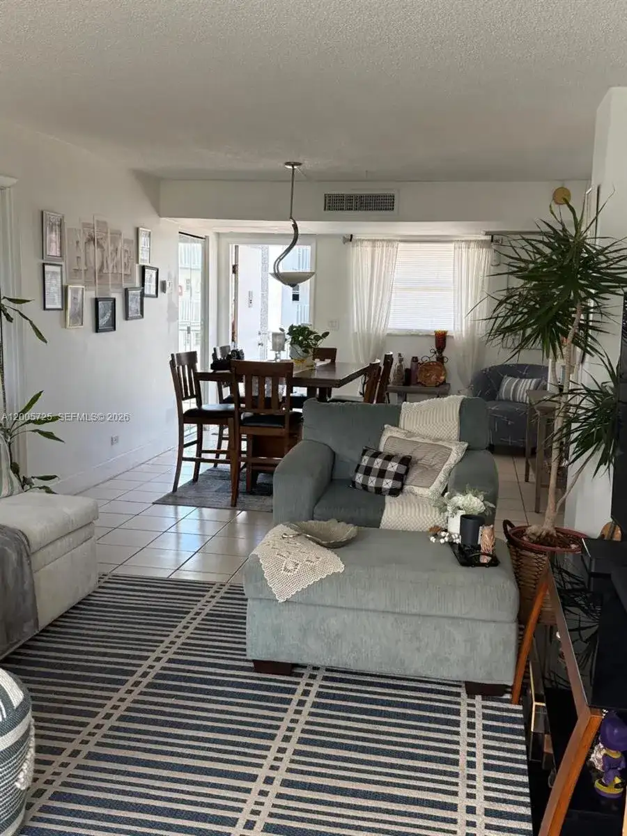 447 NE 195th St # 310, Miami FL 33179 photo 4