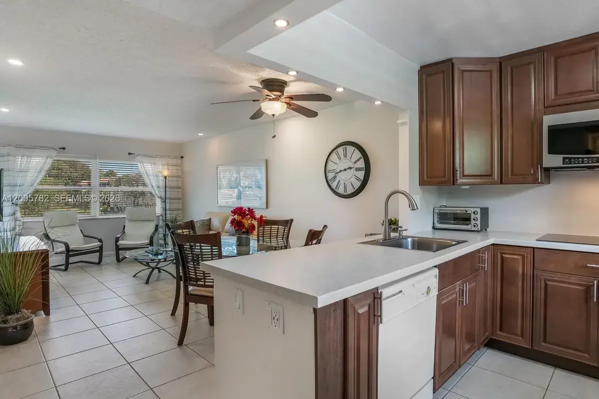 3506 NW 49th Ave # 511, Lauderdale Lakes FL 33319