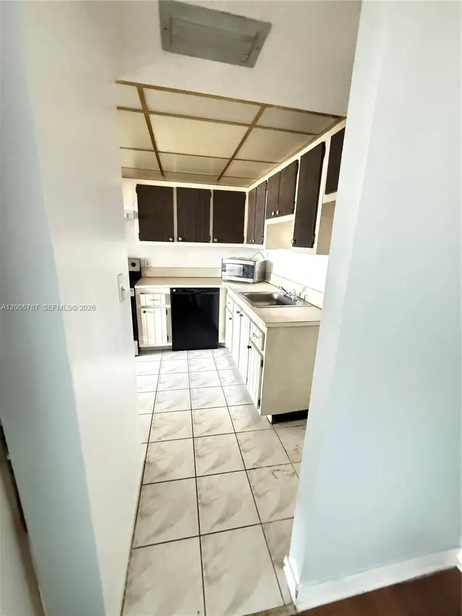 2025 NE 164th St # 1007, North Miami Beach FL 33162 photo 4