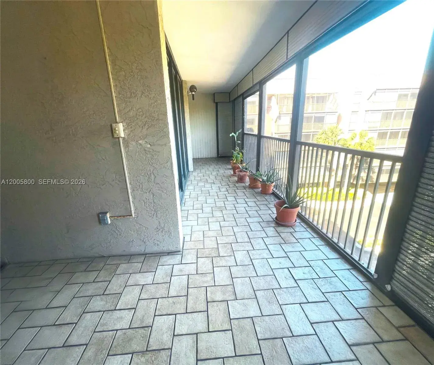 2802 N 46 ave # 520B, Hollywood FL 33021