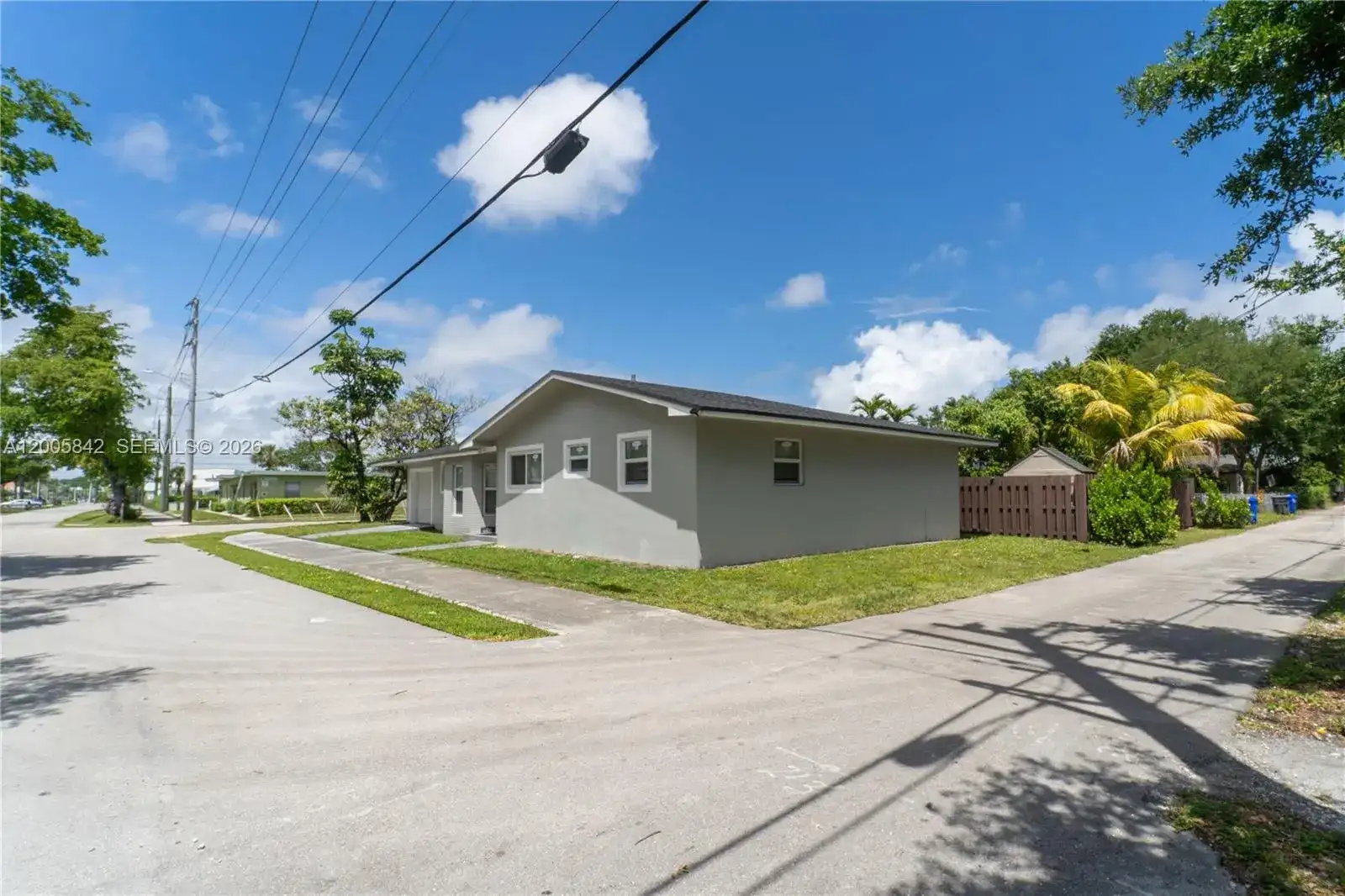 2260 Charleston St, Hollywood FL 33020 photo 2