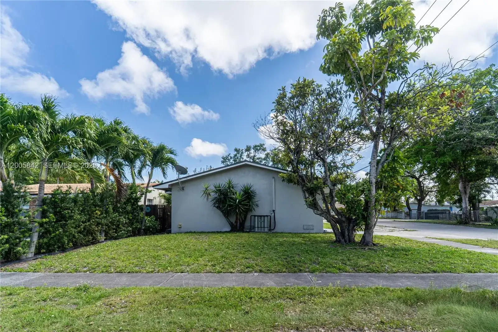 2260 Charleston St, Hollywood FL 33020 photo 3