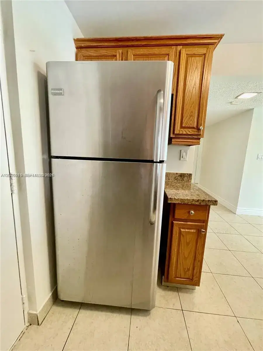 2320 S Cypress Bend Dr # 204, Pompano Beach FL 33069 photo 3