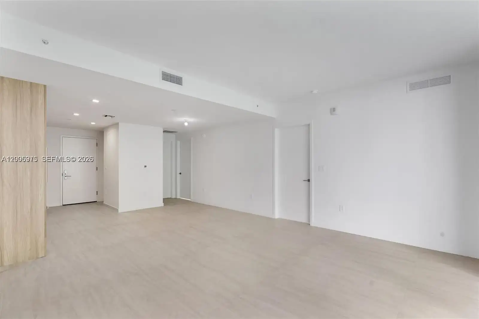 77 SE 5th St # 4106, Miami FL 33131 photo 4