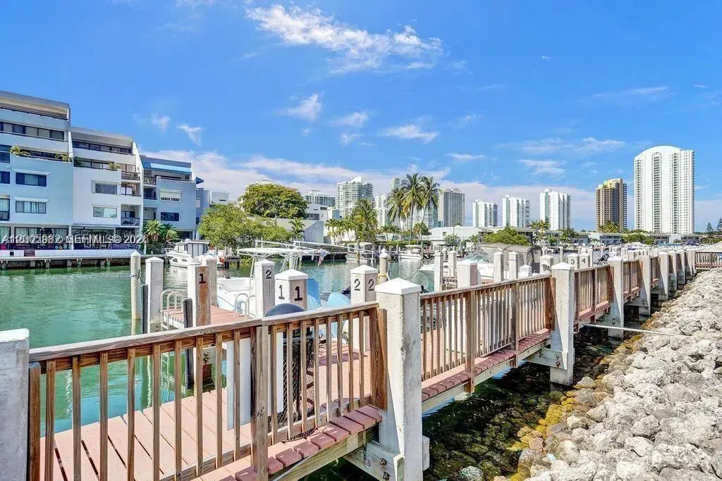 400 Kings Point Dr # 331, Sunny Isles Beach FL 33160