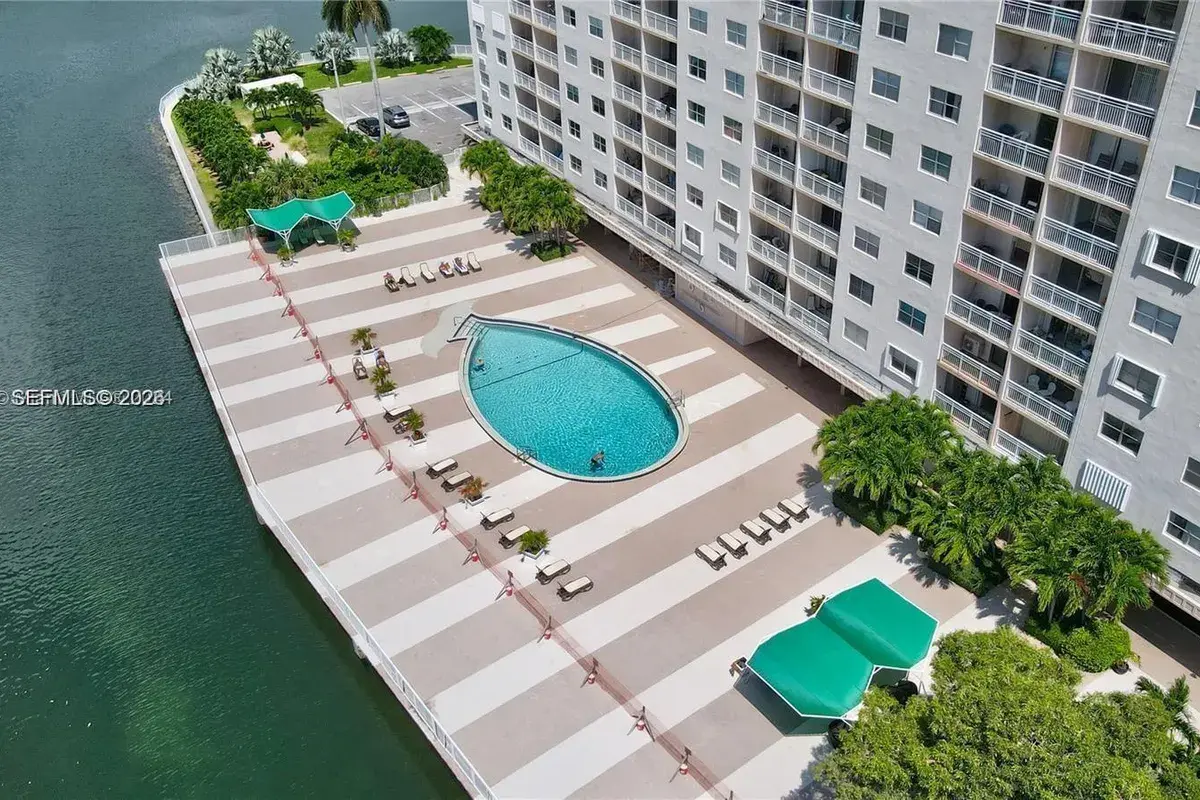 400 Kings Point Dr # 331, Sunny Isles Beach FL 33160