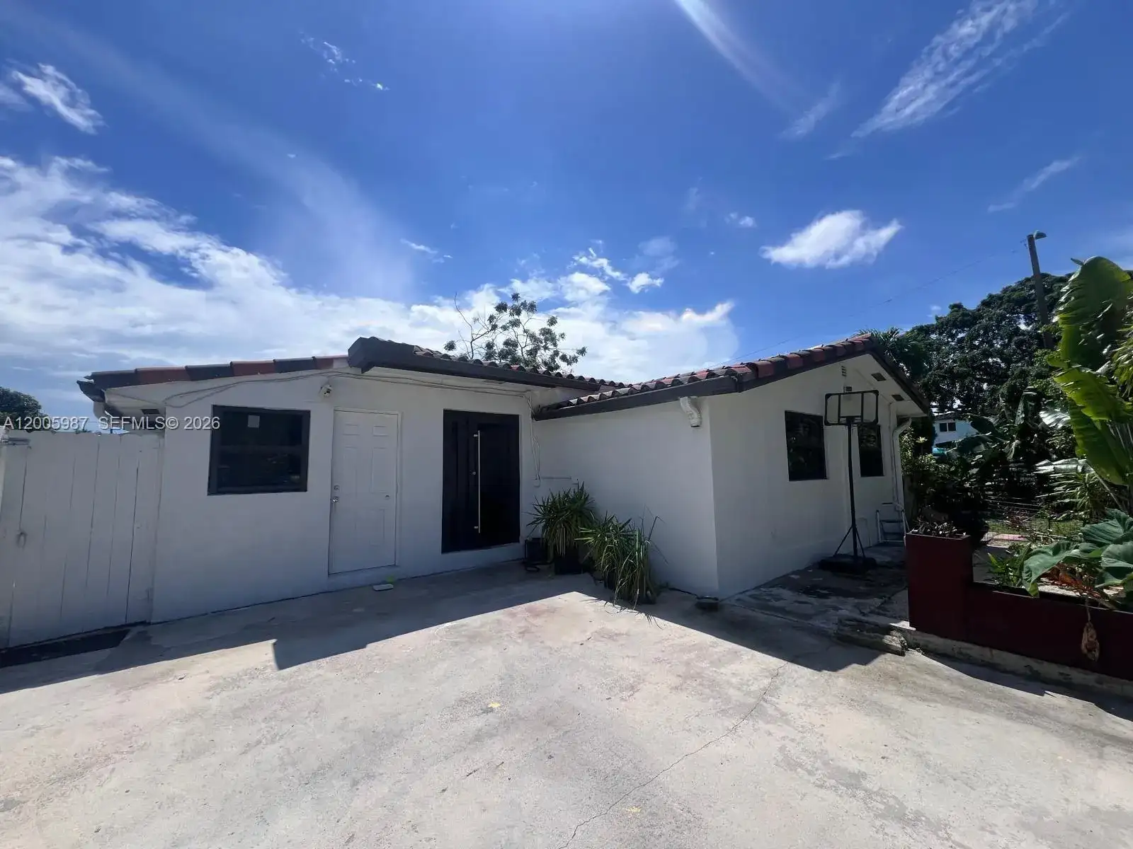 311 NW 32nd Ct, Miami FL 33125 photo 2