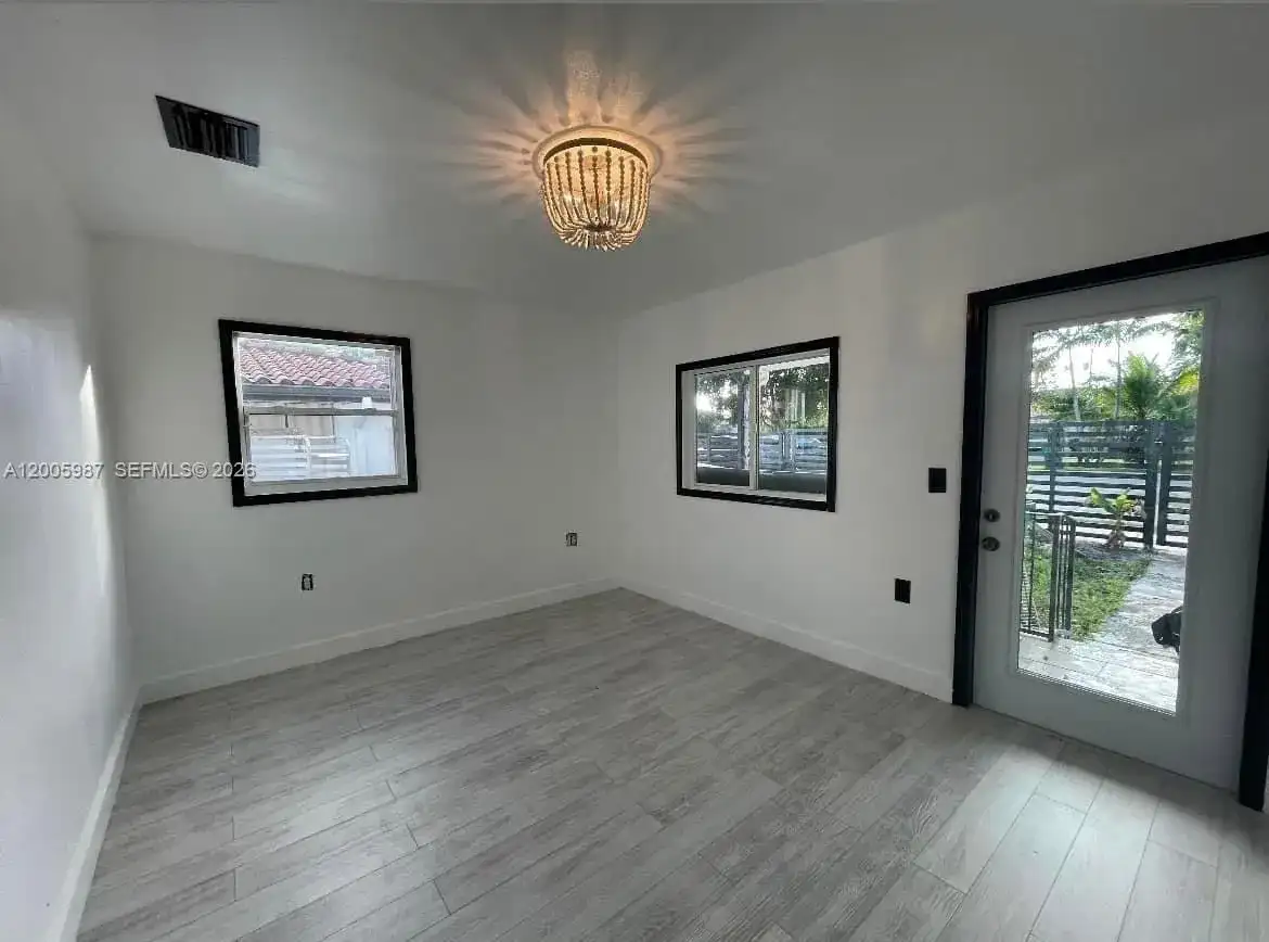 311 NW 32nd Ct, Miami FL 33125 photo 3