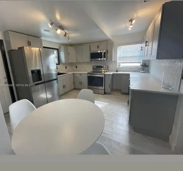 311 NW 32nd Ct, Miami FL 33125 photo 5
