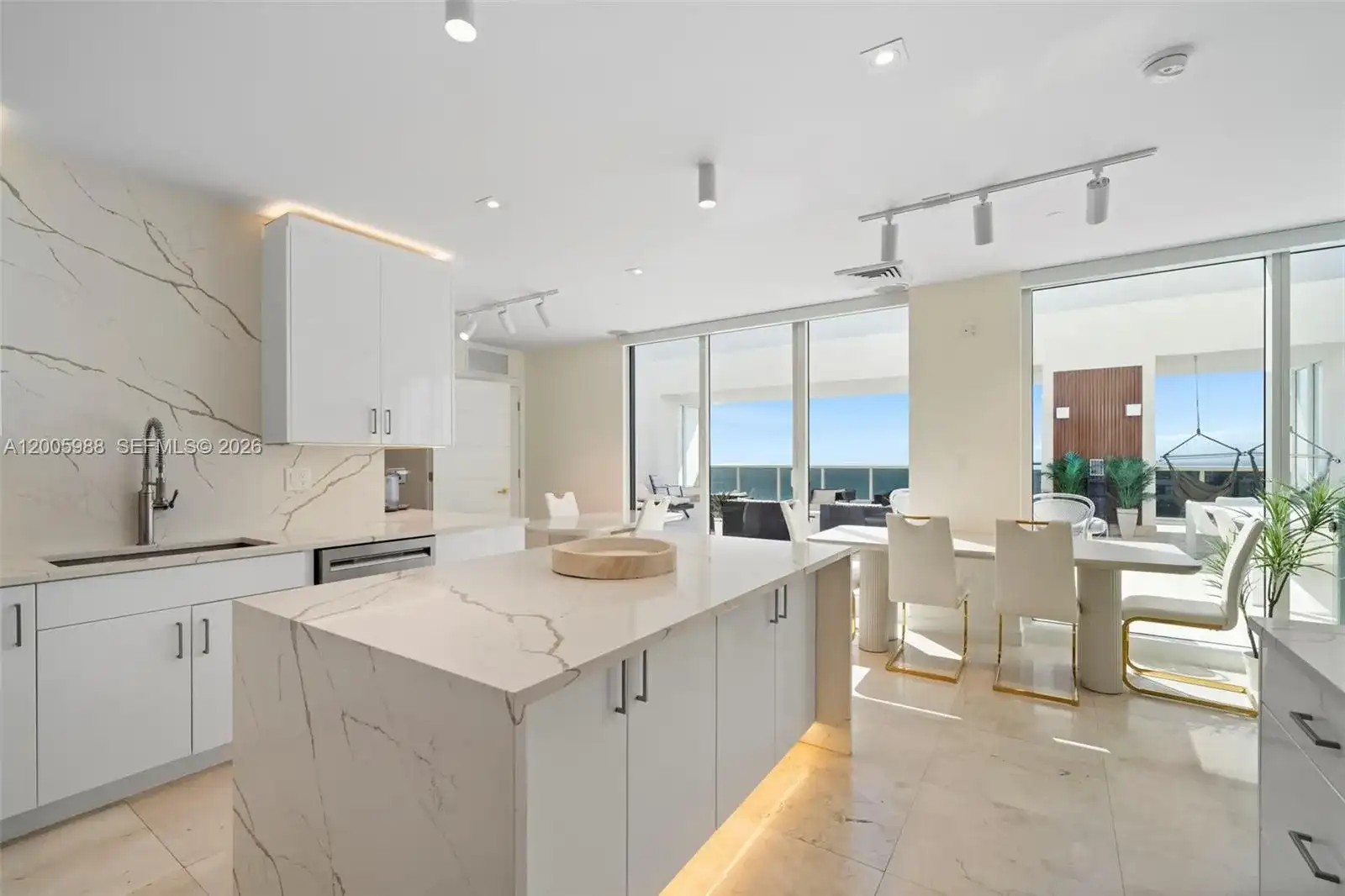 1830 S Ocean Dr # 5103, Hallandale Beach FL 33009