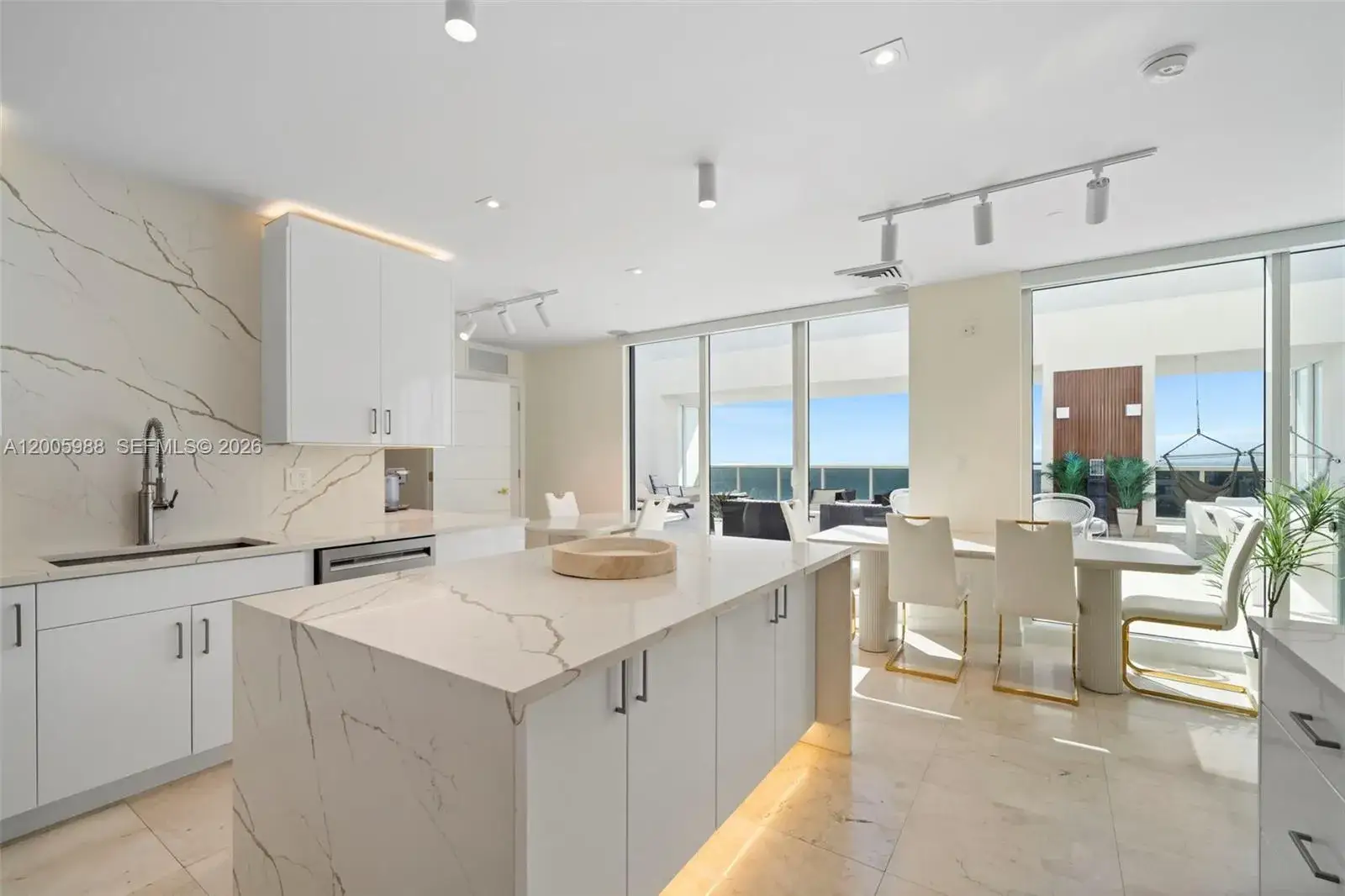 1830 S Ocean Dr # 5103, Hallandale Beach FL 33009
