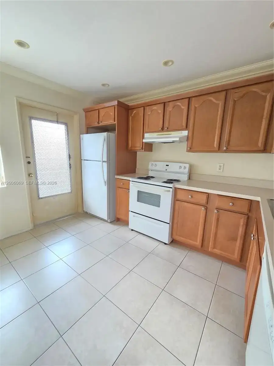 1000 NE 14th Ave # 210, Hallandale Beach FL 33009 photo 2