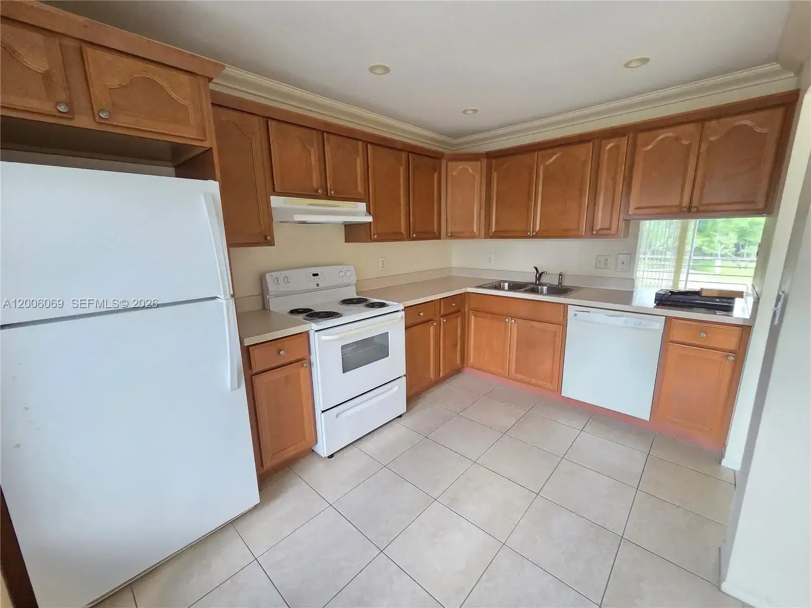 1000 NE 14th Ave # 210, Hallandale Beach FL 33009 photo 3
