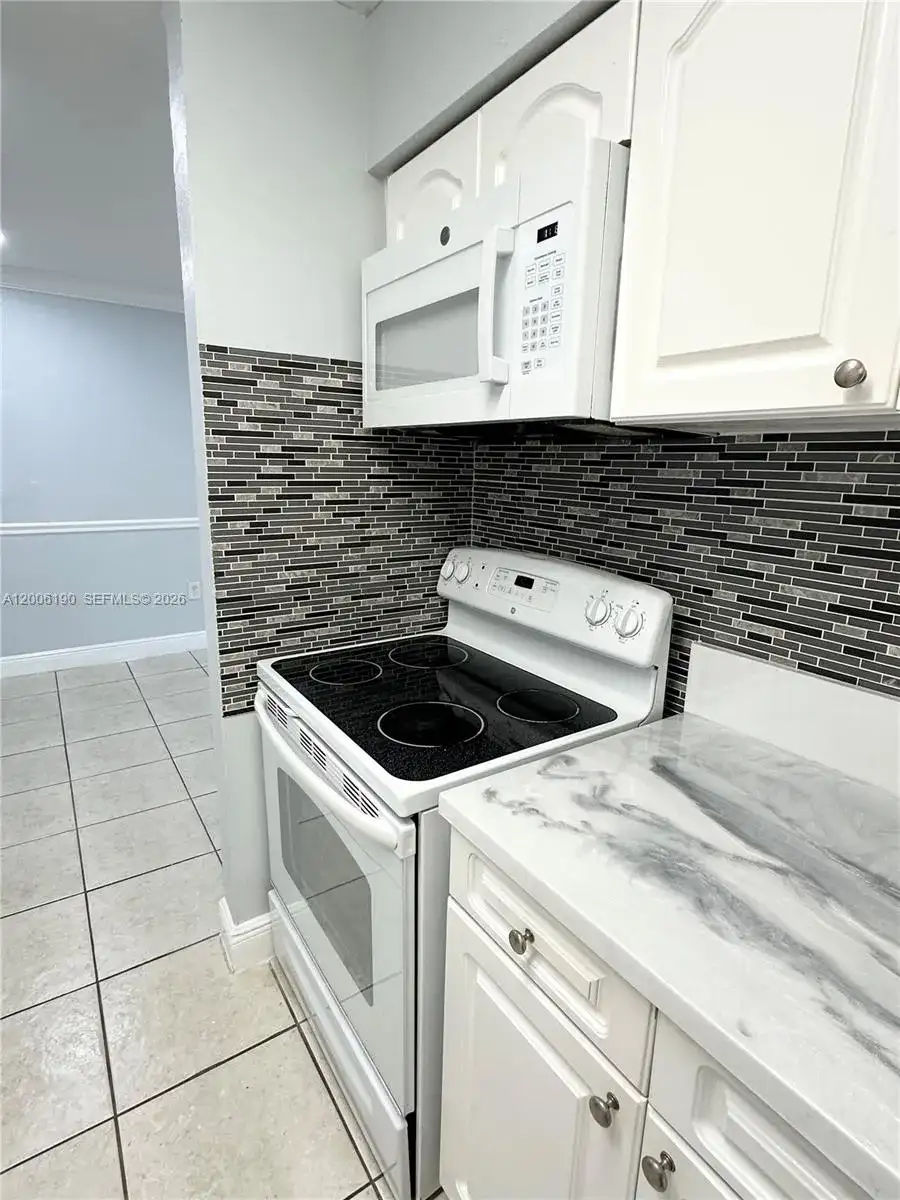 9405 SW 76th St # Y32, Miami FL 33173 photo 2