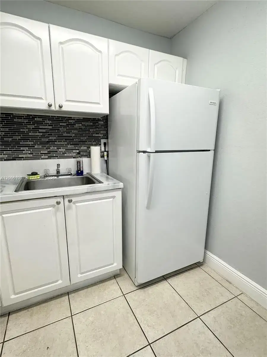 9405 SW 76th St # Y32, Miami FL 33173 photo 3