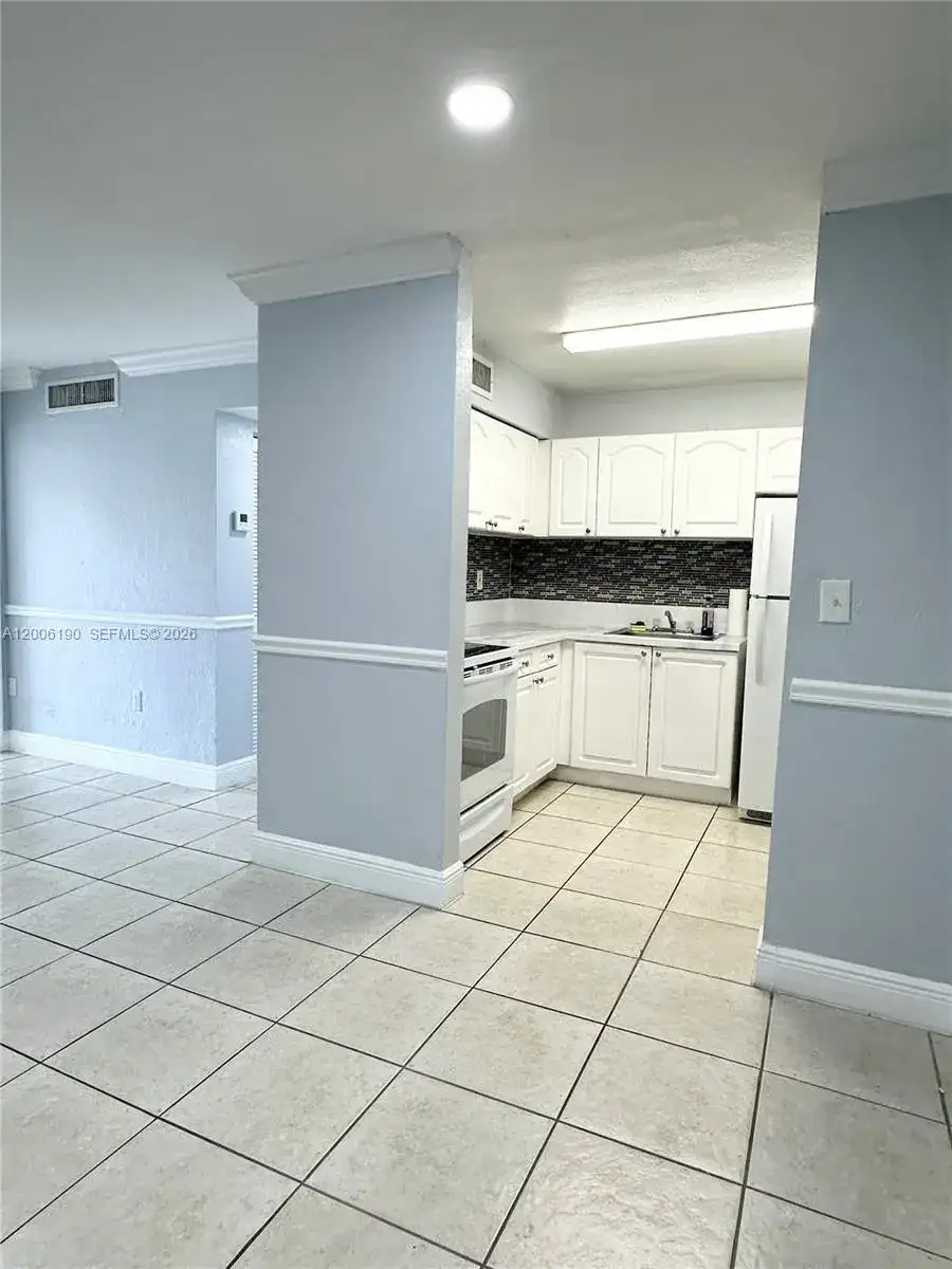 9405 SW 76th St # Y32, Miami FL 33173 photo 4