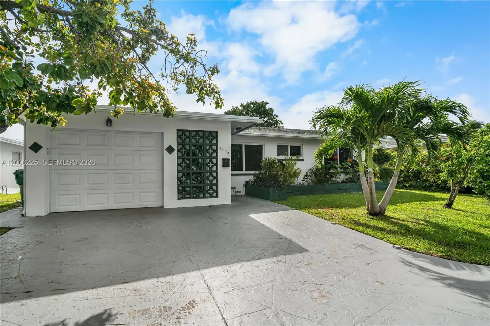 4402 NW 44th Ave, Tamarac FL 33319 photo 2