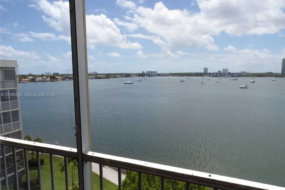 3000 Marcos Dr # P609, Aventura FL 33160
