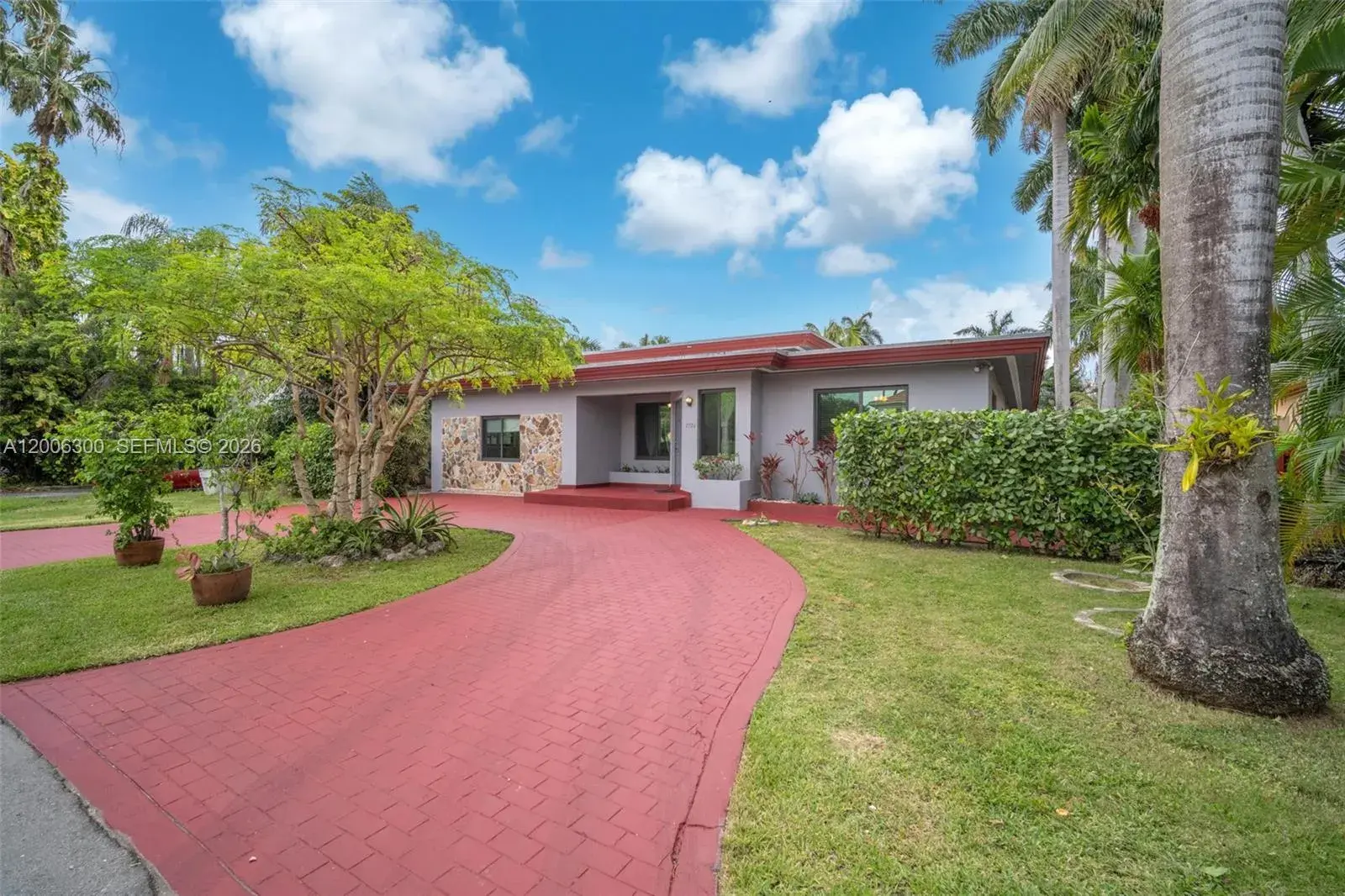 7701 Center Bay Dr, North Bay Village FL 33141