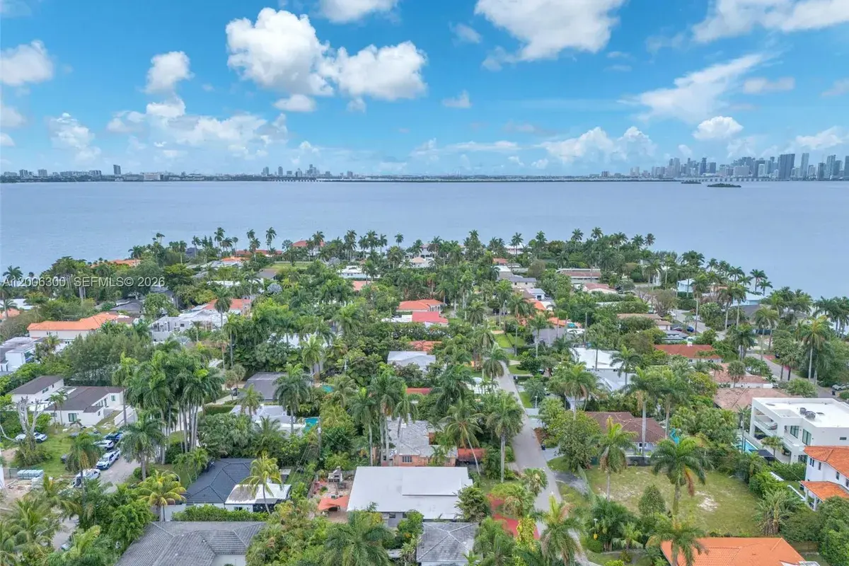 7701 Center Bay Dr, North Bay Village FL 33141