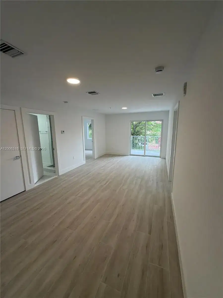 32 NW 14th Ave # 203, Miami FL 33125 photo 4
