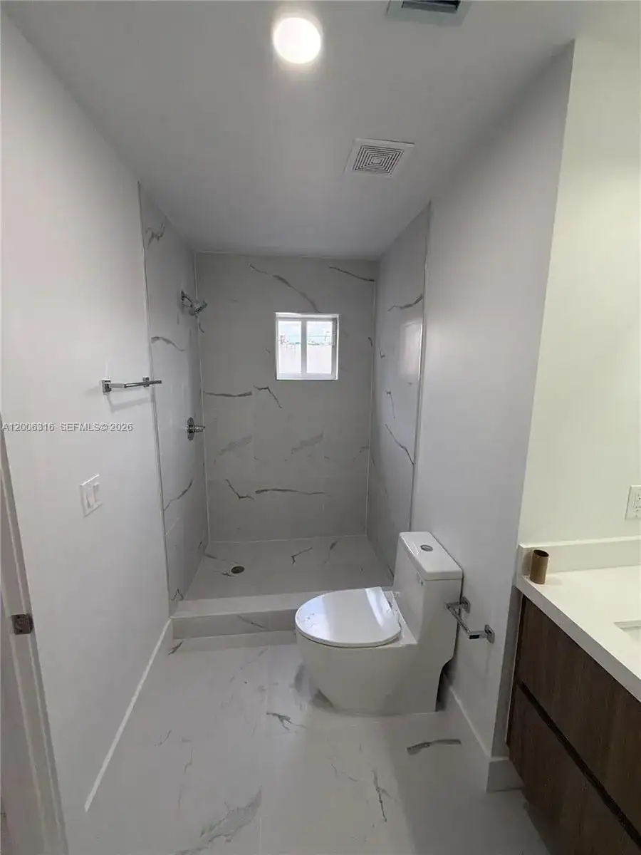 32 NW 14th Ave # 203, Miami FL 33125 photo 5