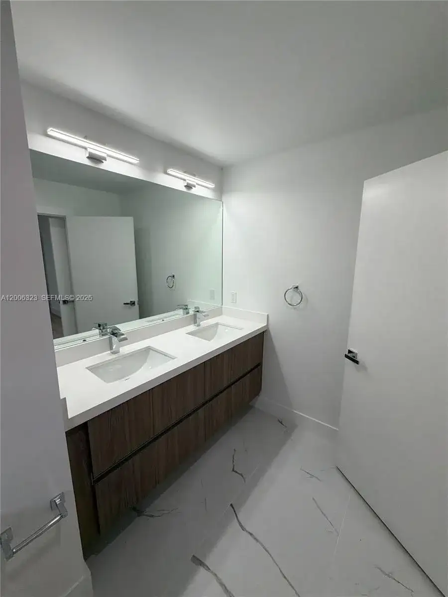 32 NW 14th Ave # 302, Miami FL 33125 photo 4