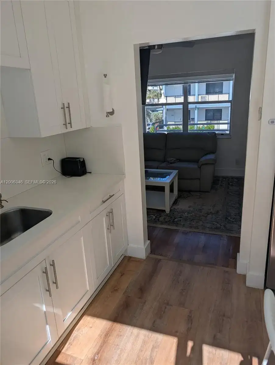 326 Wilson St # 201, Hollywood FL 33019 photo 3