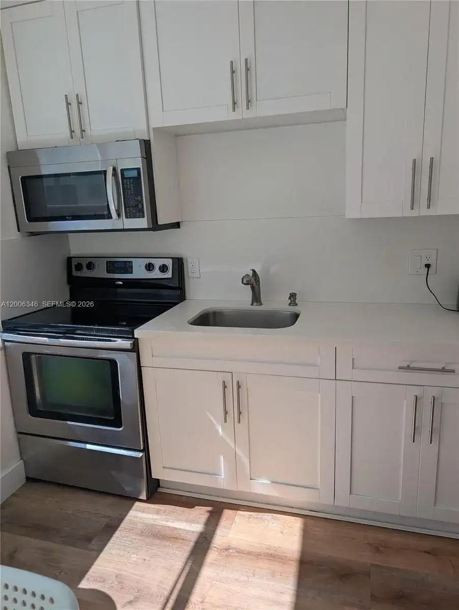 326 Wilson St # 201, Hollywood FL 33019 photo 5