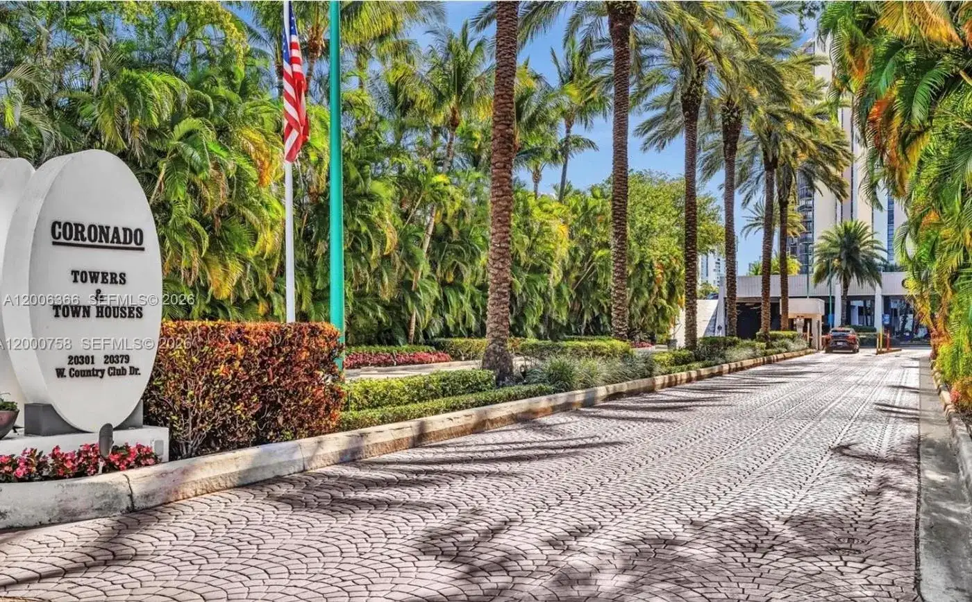 20301 W Country Club Dr, Aventura FL 33180 photo 2
