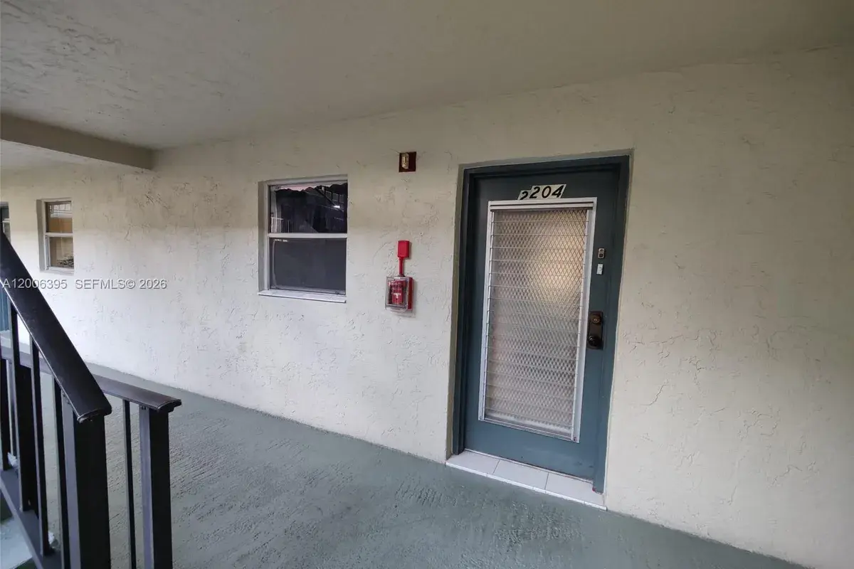 1810 N Lauderdale Ave # 2204, North Lauderdale FL 33068