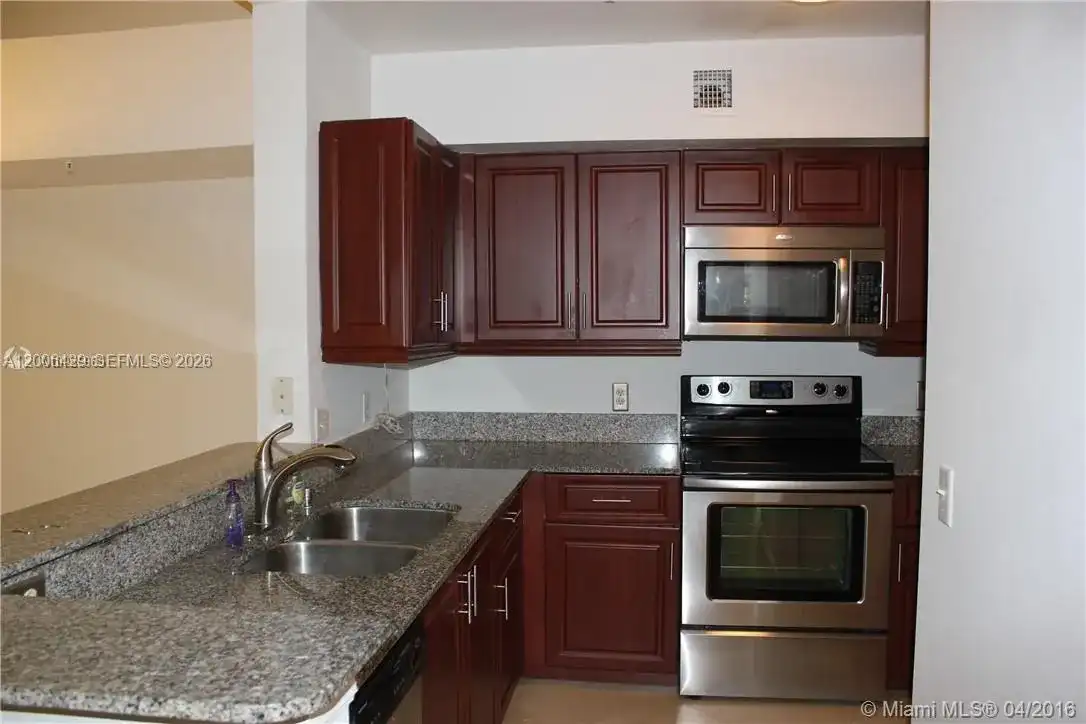 2451 Centergate Dr # 303, Miramar FL 33025