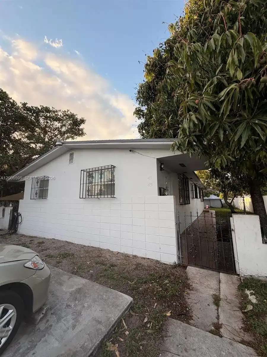 41 E 20th St, Hialeah FL 33010