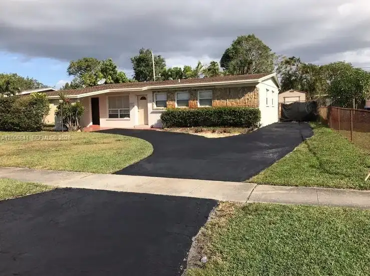 1118 NW 43rd Ter, Lauderhill FL 33313