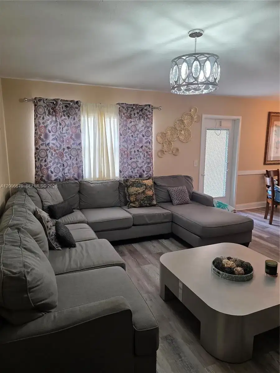 232 E Saxony E # 232, Delray Beach FL 33446 photo 4