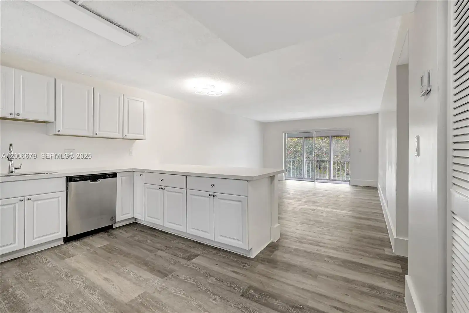4800 Hillcrest Ln # 207, Hollywood FL 33021 photo 3