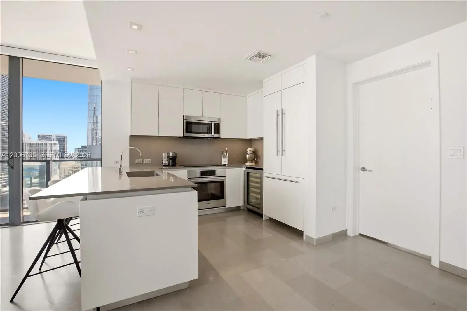 68 SE 6th St # 2701, Miami FL 33131 photo 4