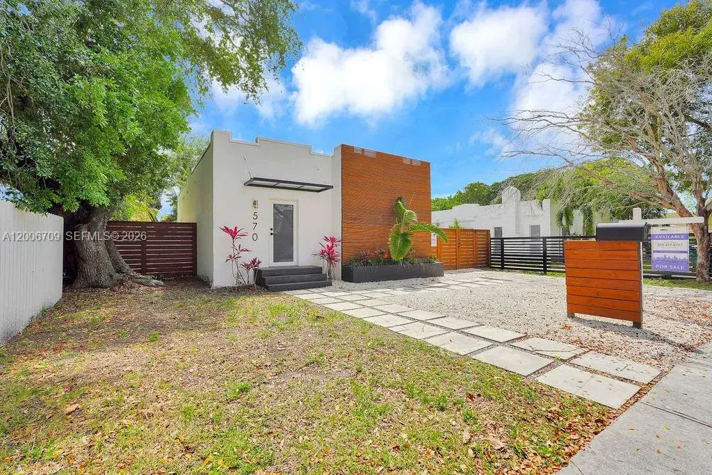 570 NW 48th St, Miami FL 33127