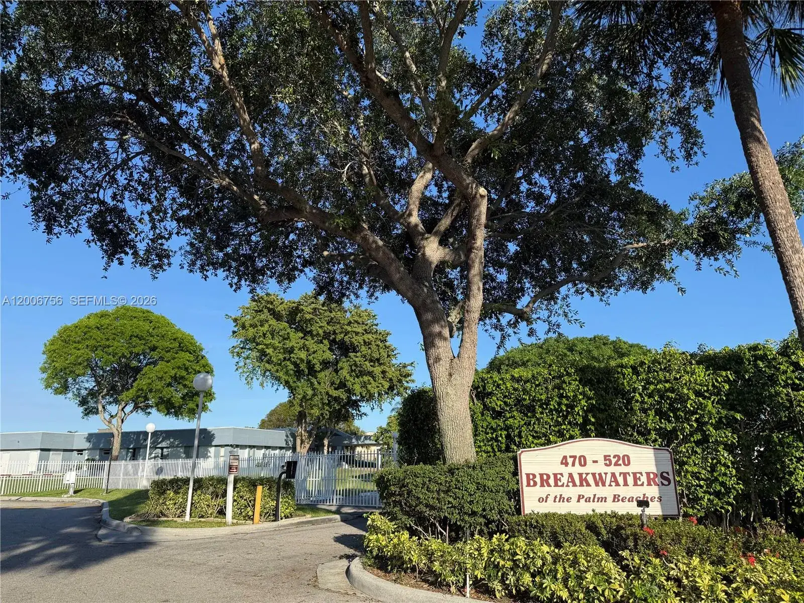 500 Executive Center Dr # 1J, West Palm Beach FL 33401