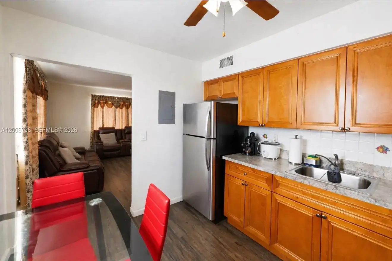 6031 W Flagler St # 8, Miami FL 33144 photo 2