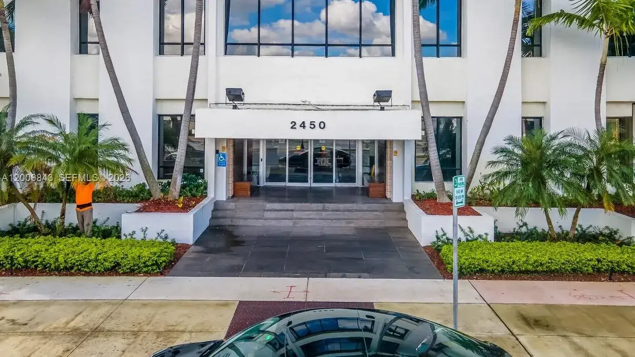 2450 Hollywood Blvd, Hollywood FL 33020 photo 3