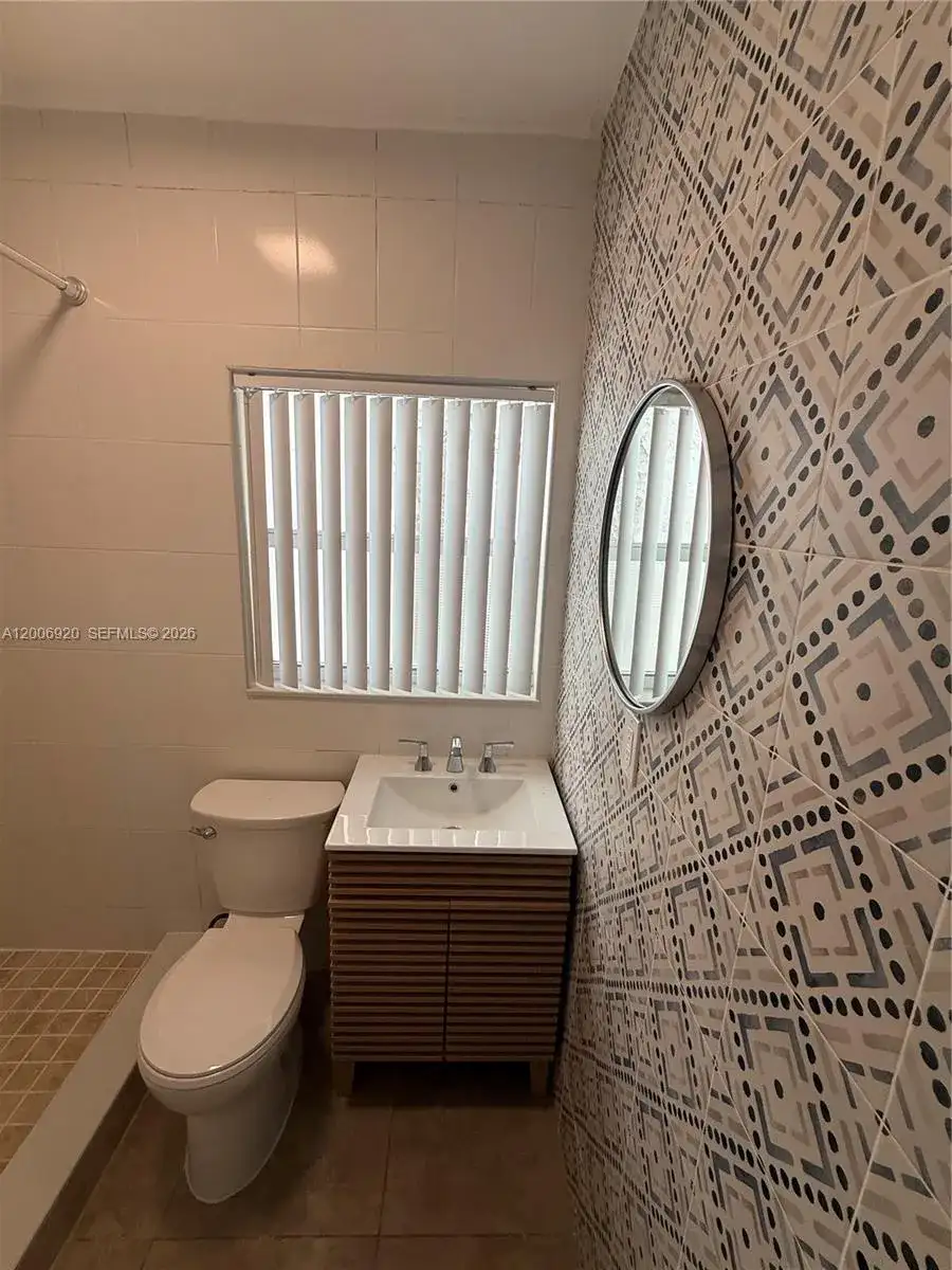 2816 Pine Tree Dr # 2, Miami Beach FL 33140 photo 2