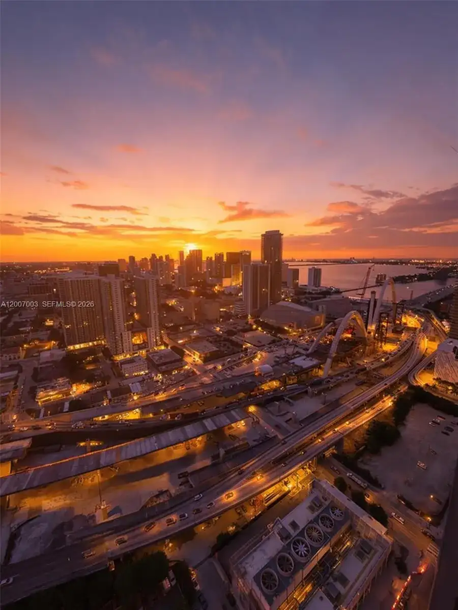 20 NE 11th St # 4202, Miami FL 33132 photo 2