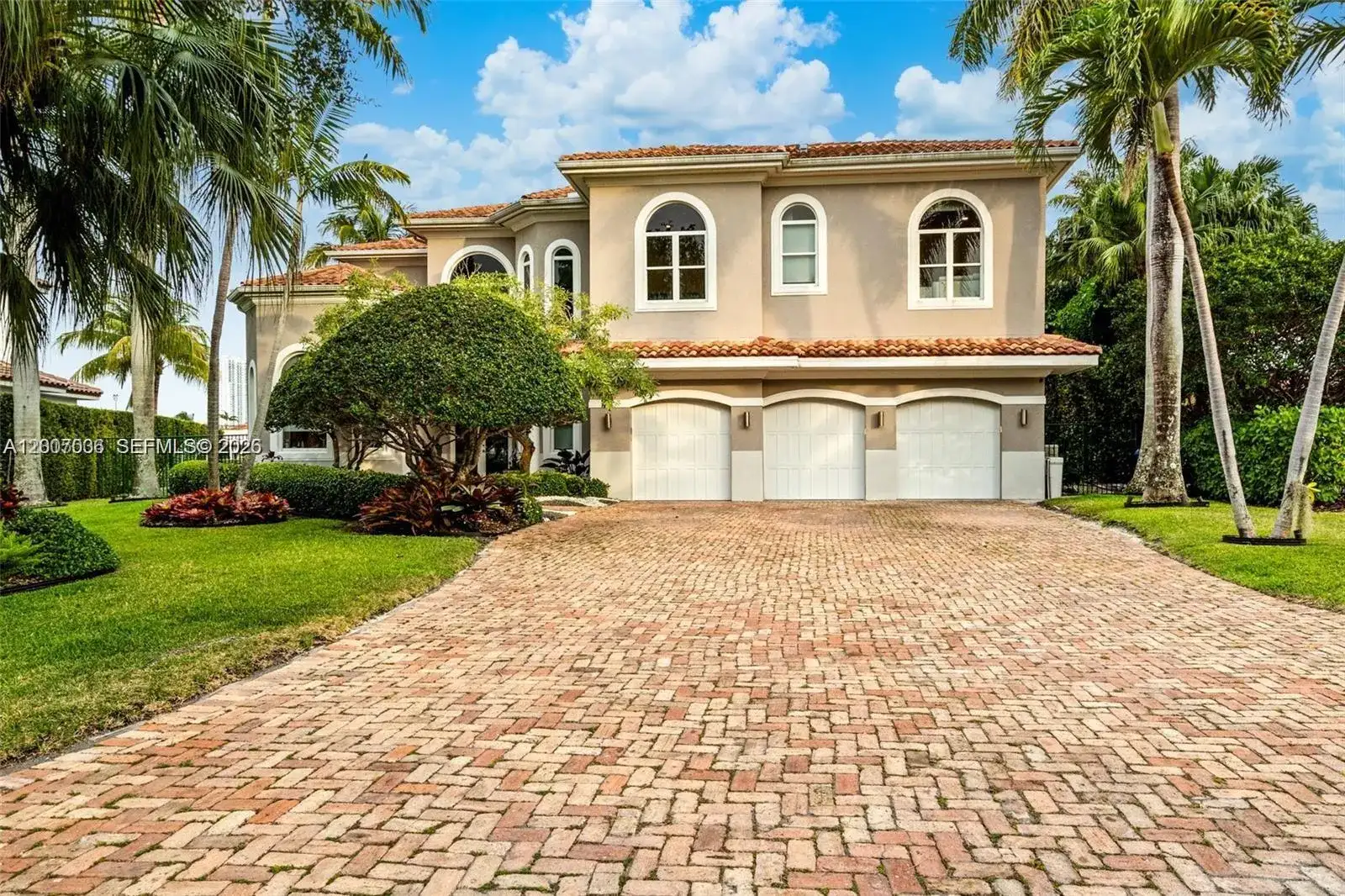 1260 Harbor Ct, Hollywood FL 33019 photo 2