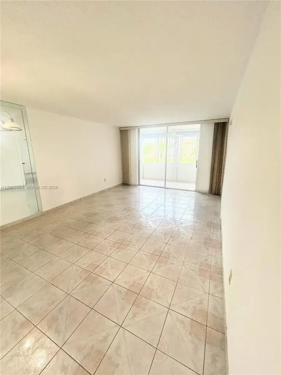 8345 Sunrise Lakes Blvd # 210, Sunrise FL 33322 photo 4