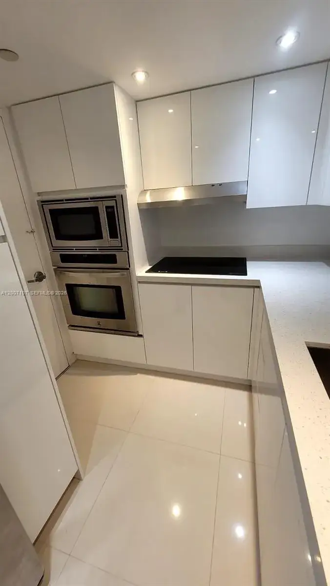 1 bedroom 1 bath Residential for sale at 1200 West Ave, Miami Beach FL 33139