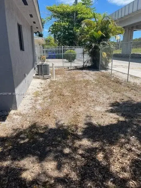 4009 NW 16th Ave, Miami FL 33142 photo 2
