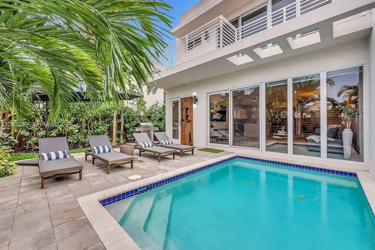 1808 Coral Ridge Dr, Fort Lauderdale FL 33305